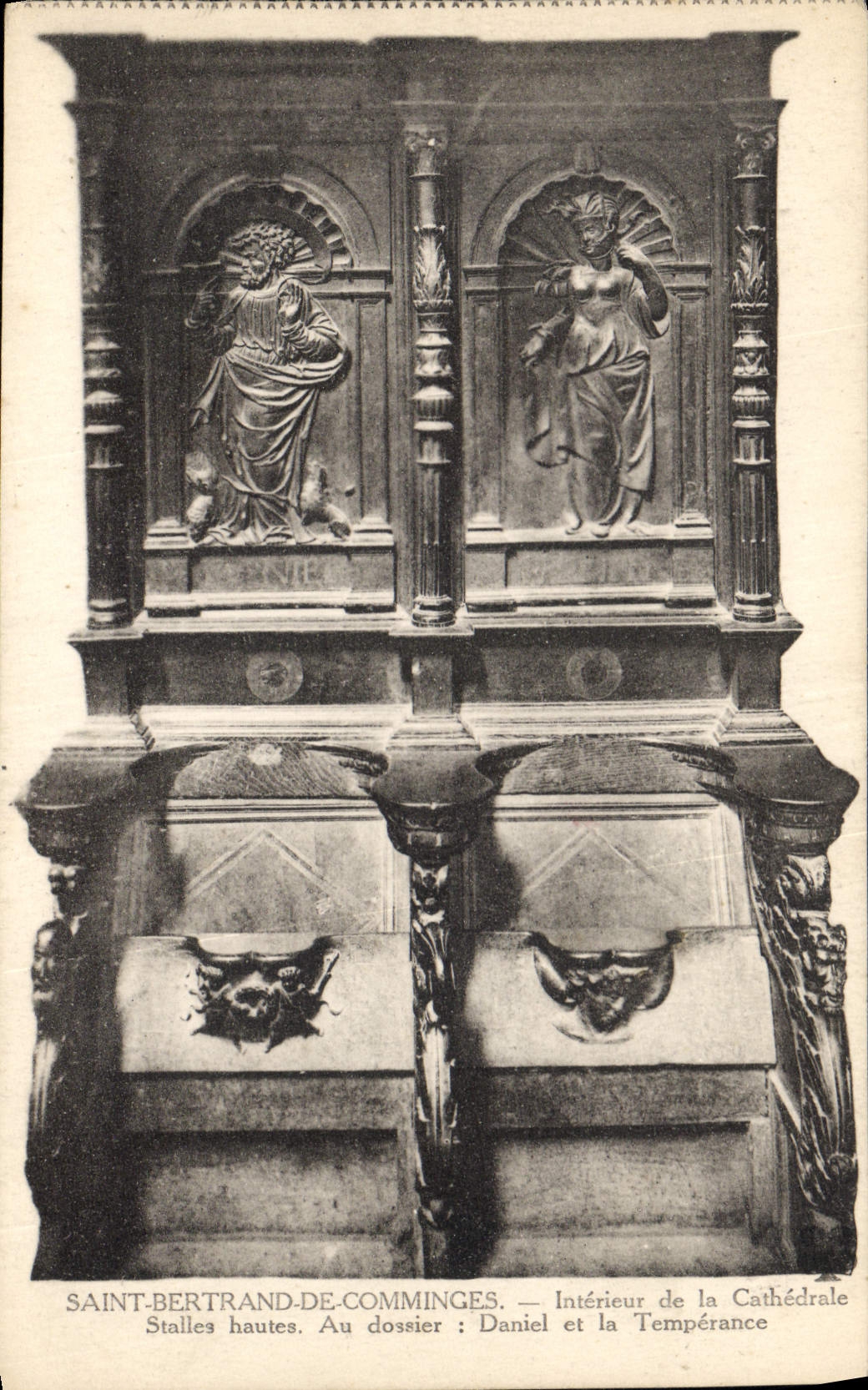 CPA Saint Bertrand de Comminges Interieur de la Cathedrale Stalles Hautes au dossier Daniel et la Te