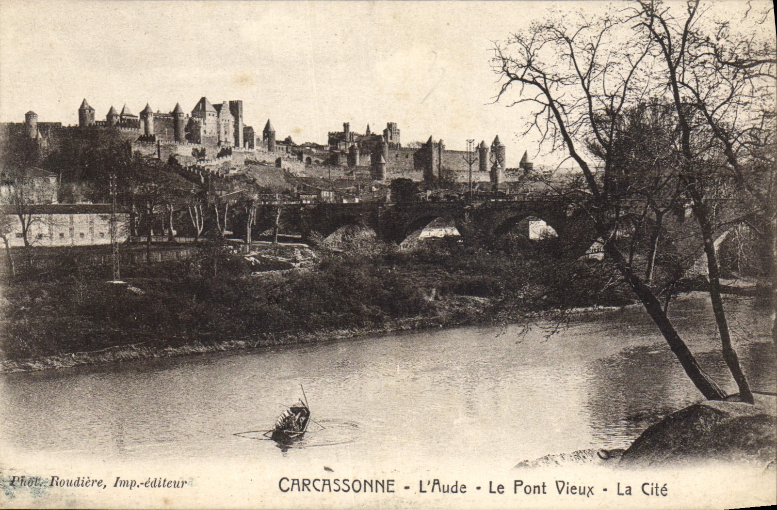 CPA Carcassonne l'Aude le Pont Vieux la cite 