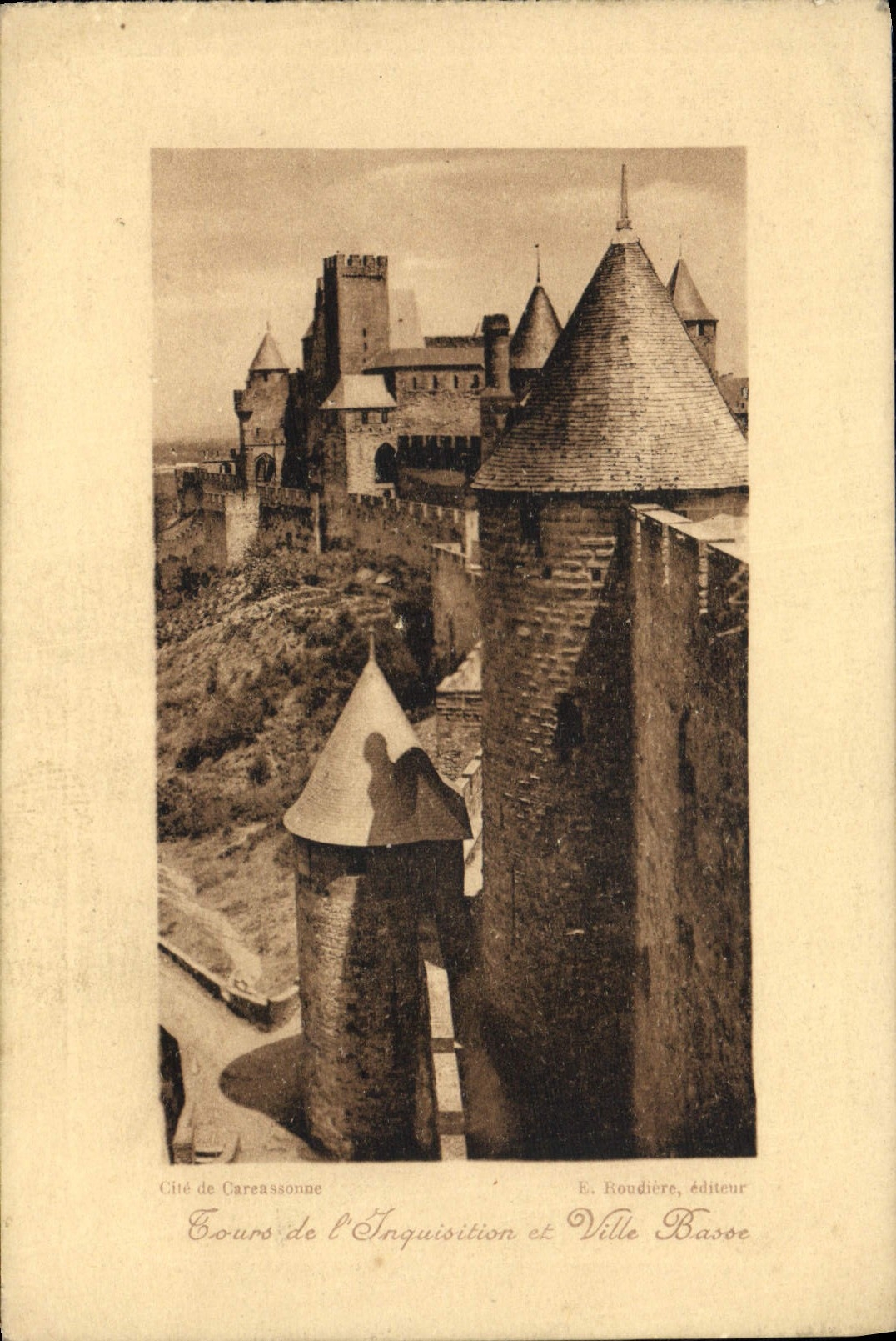 Cité de Carcassonne — Cours de l'Inquisition et Ville Basse — E. Roudière, éditeur