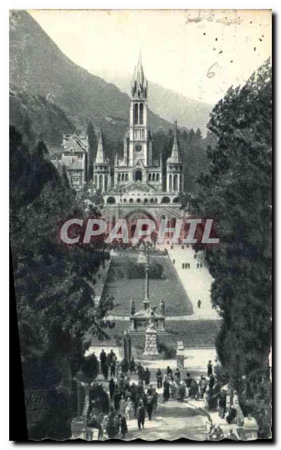 CPA Lourdes la Basilique et l'esplanade des Processions 