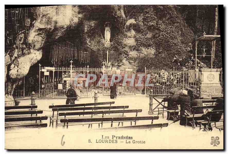 CPA Les Pyrenees Lourdes la Grotte 
