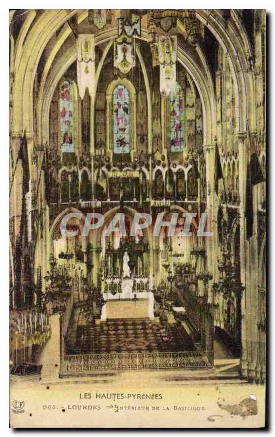 CPA Les Hautes Pyrenees Lourdes Interieur de la Basilique 