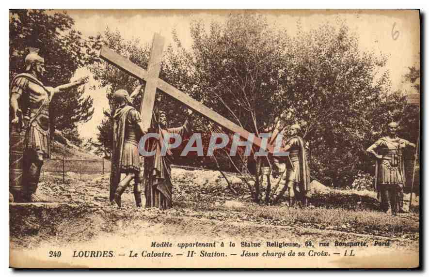 CPA Lourdes le Calvaire II station Jesus Charge de sa Croix 