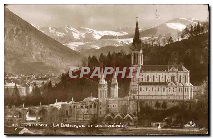 CPA Lourdes la Basilique et les Pyrenees 