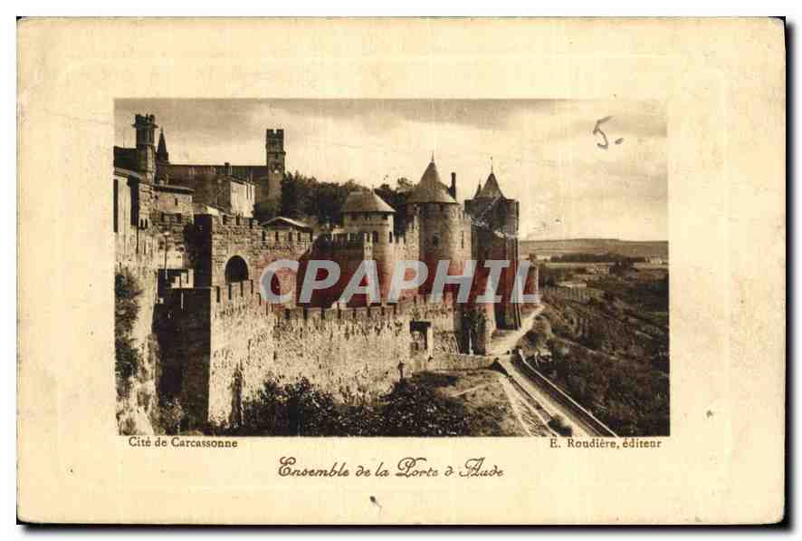 CPA Cite de Carcassonne Ensemble de la Porte a Aude 