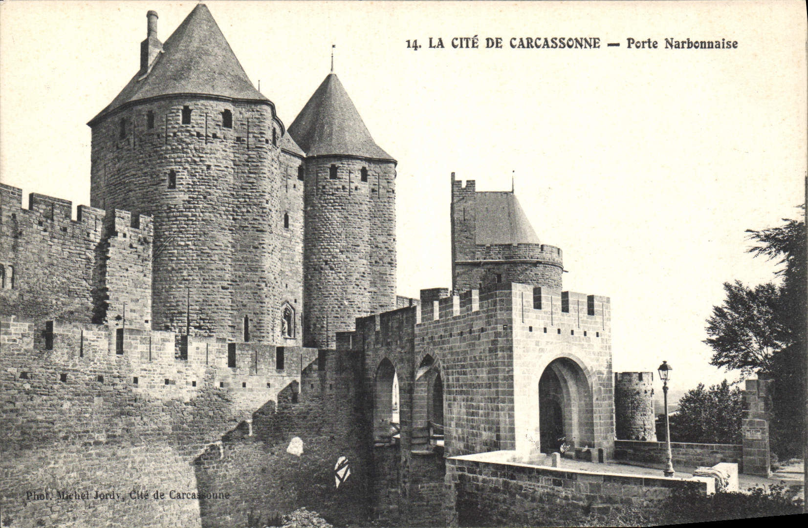 CPA La Cite de Carcassonne Porte Narbonnaise 