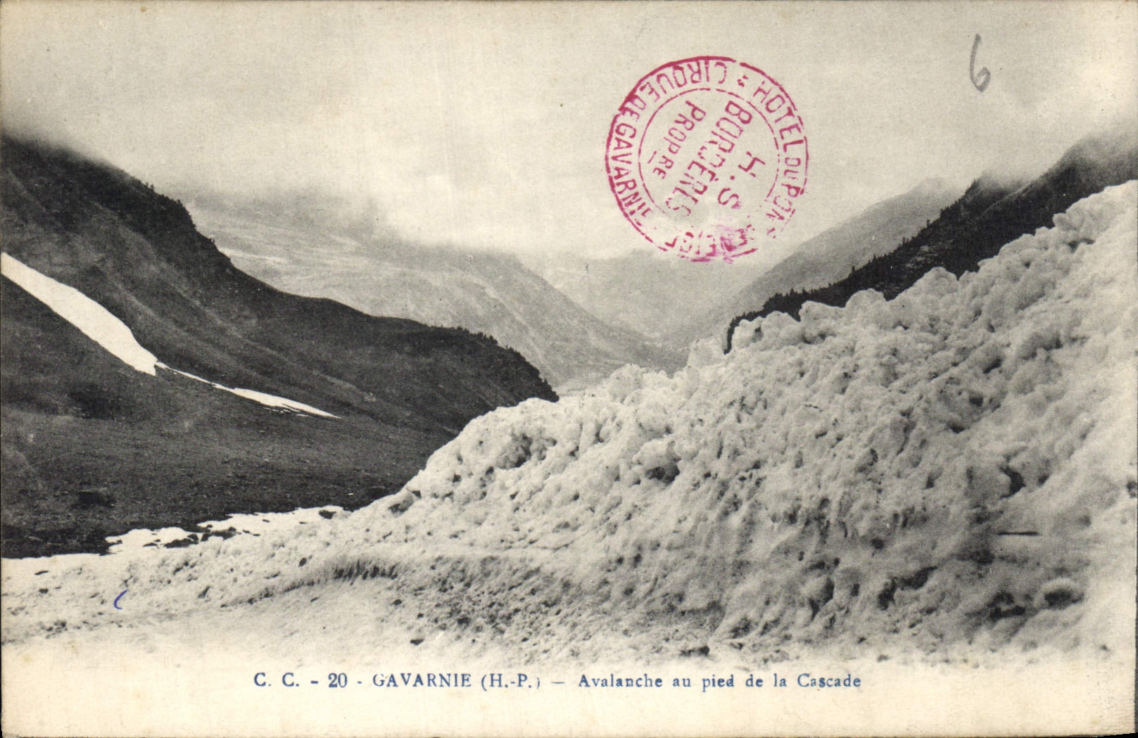 CPA Gavarnie H P Avalanche au pied de la Cascade 