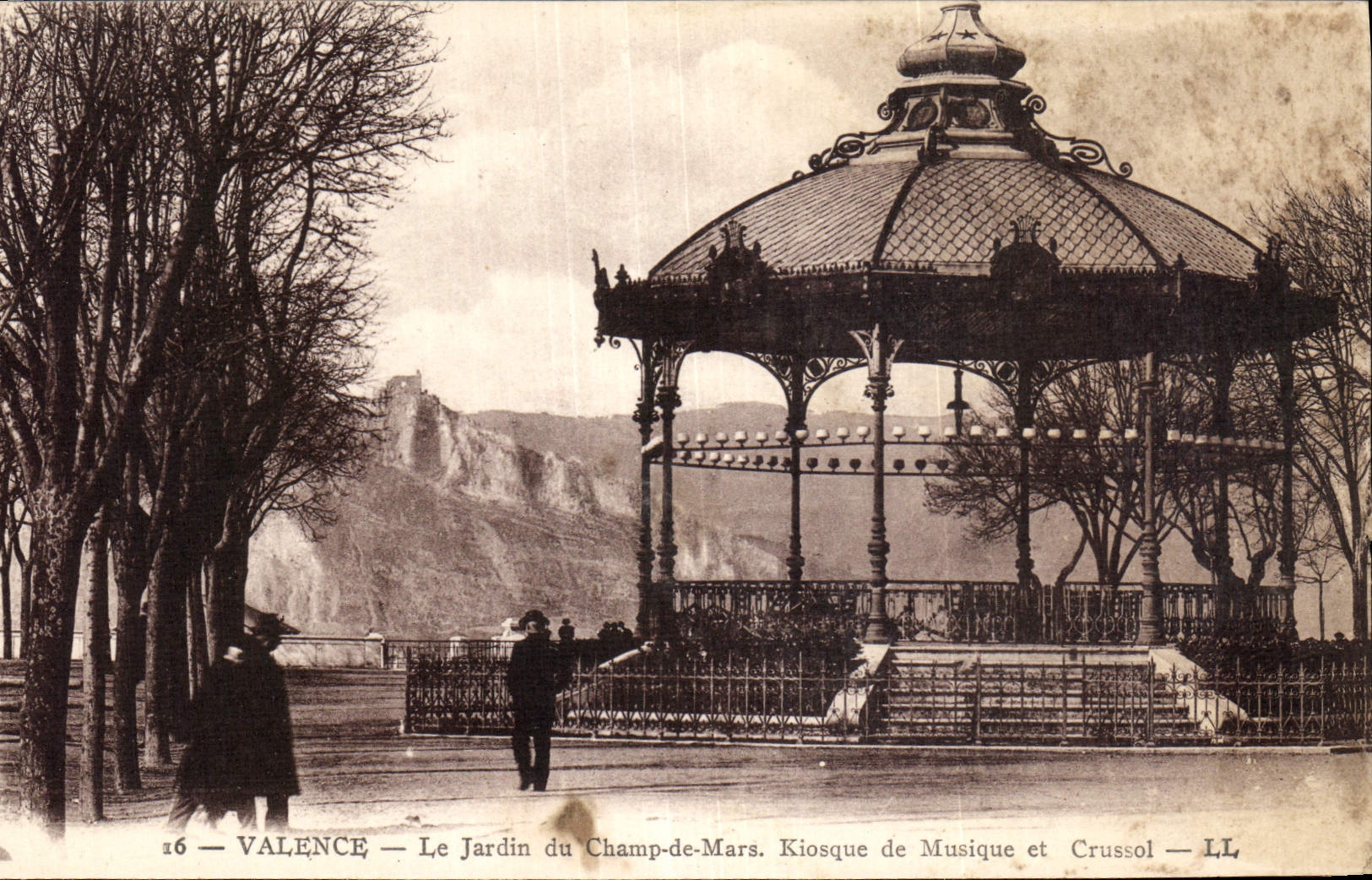CPA Valence le Jardin du Champ de Mars de Musique et Crussol 