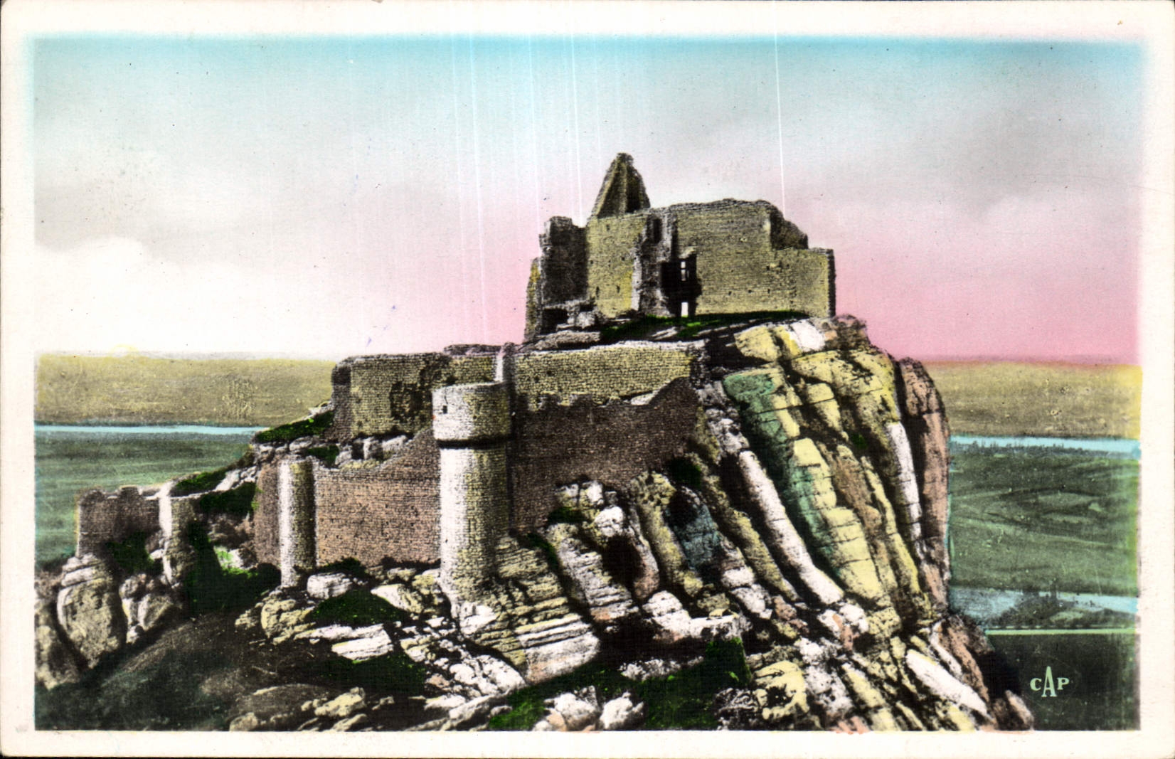 CPA Valence Ruines de Crussol vieux Chateau Feodal campe sur le roc comme un nid d'aigules surplomba