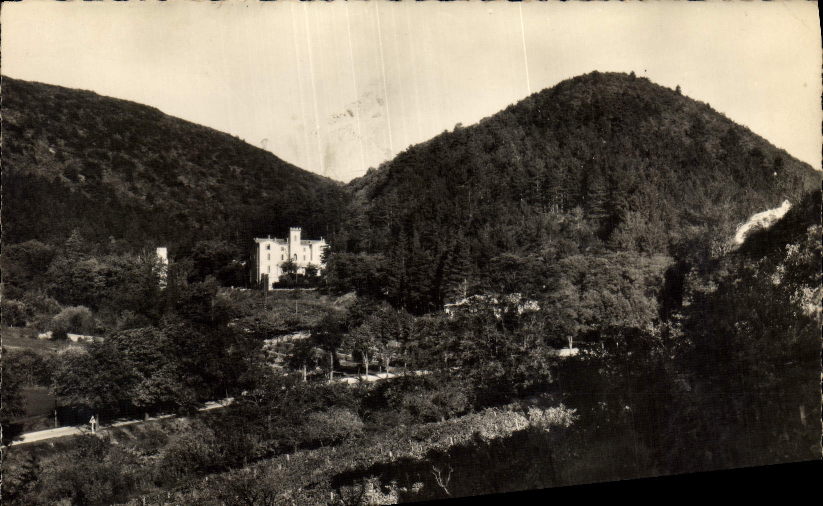 Château de Fresneau — Maison de Repos — Les Éditions J. Célestin (Rhône)