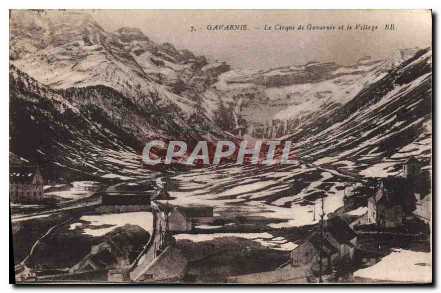 CPA Gavarnie Le Cirque de Gavarnie et le Village 