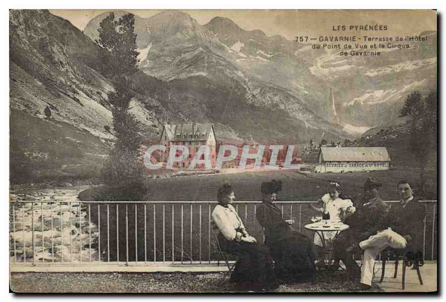 CPA Les Pyrenees Gavarnie Terrasse de l'Hotel du Point de Vue et le Cirque de Gavarnie 