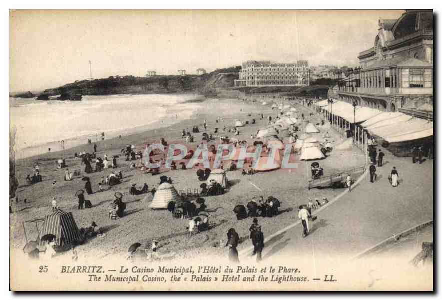 CPA Biarritz Le Casino Municipal l'Hotel du Palais et le Phare 