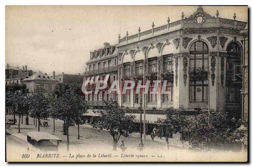 CPA Biarritz La Place de la Liberte 