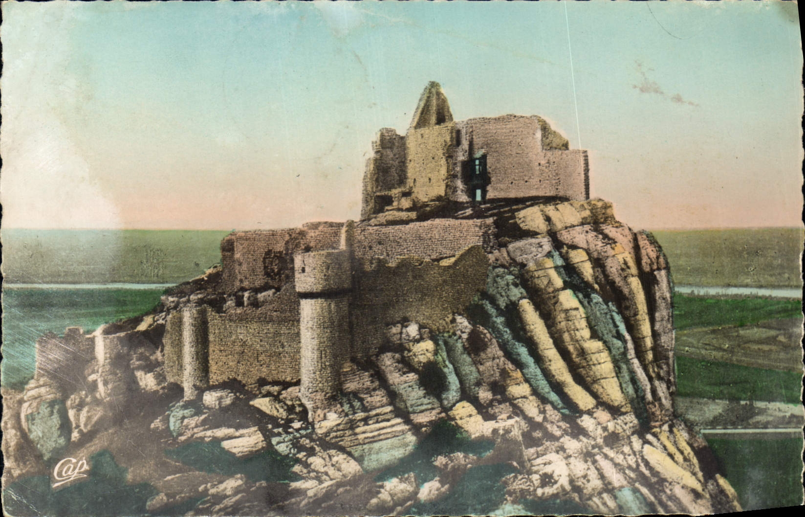 CPA Valence Ruines de Crussol vieux chateau feodal campe sur le roc comme un nid d'aigles surplomban
