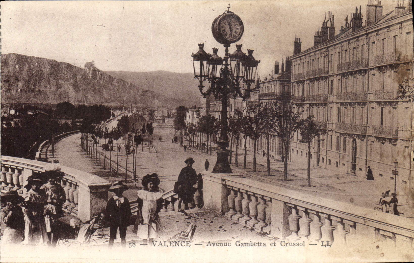 CPA Valence avenue Gambetta et Crussol 