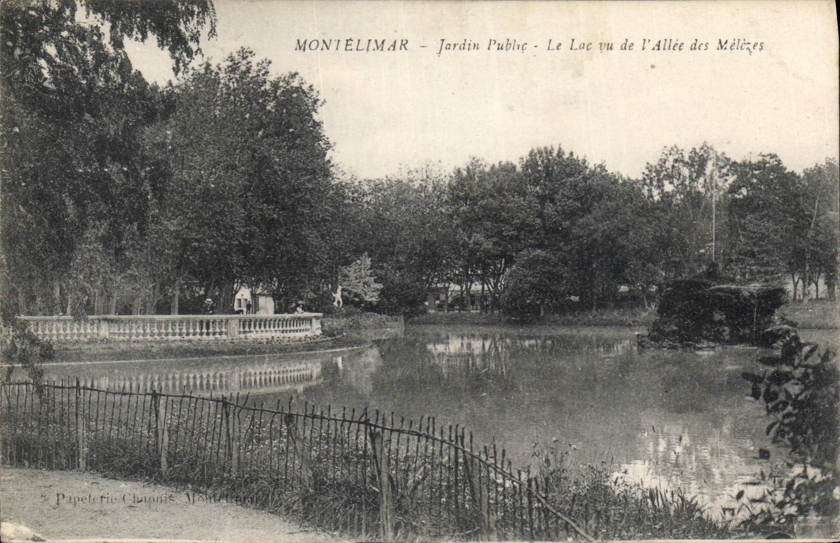 Montélimar - Jardin Public - Le Lac vu de l'Allée des Mélèzes — Papeterie Chinnis Montélimar