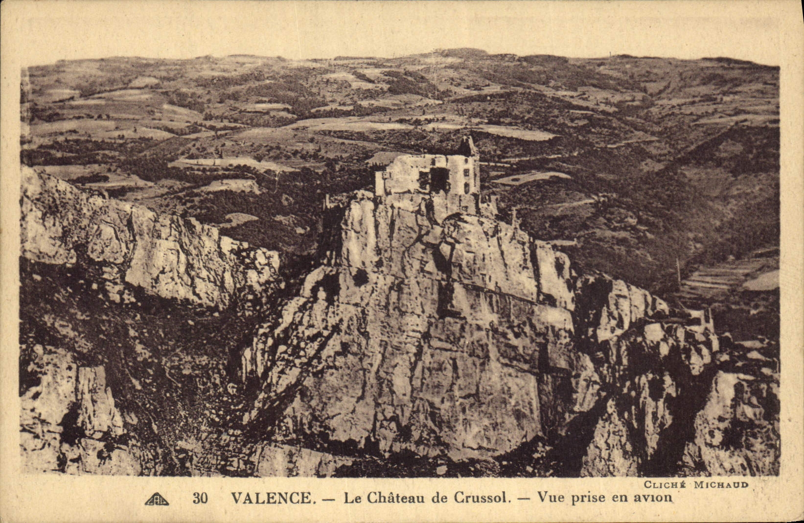 Valence — Le Château de Crussol — Vue prise en avion — Cliché Michaud
