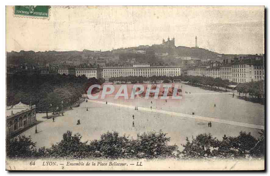 CPA Lyon Ensemble de la Place Bellecour 