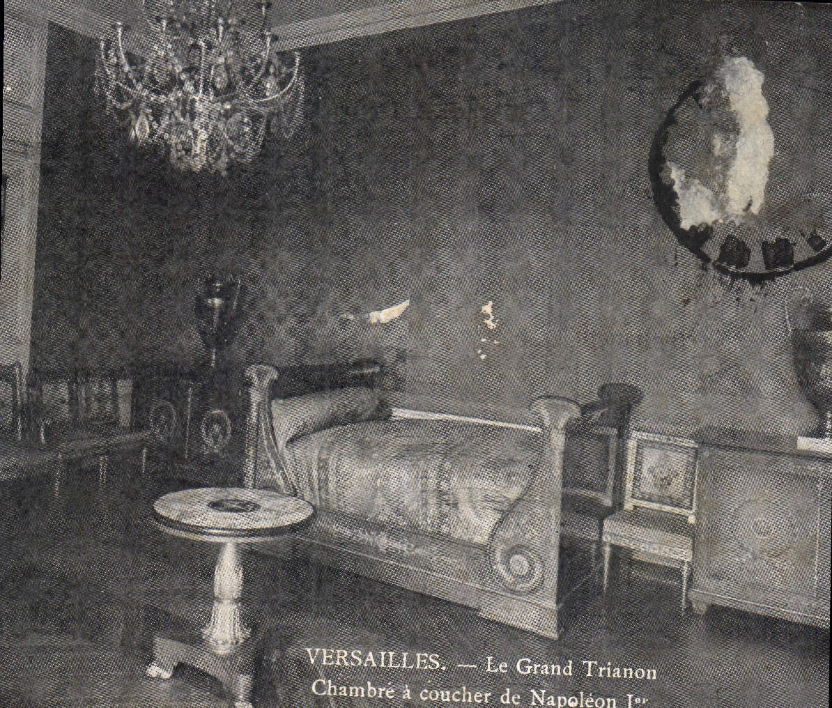 CPA Versailles Le Grand Trianon Chambre a coucher de Napoleon 1er 