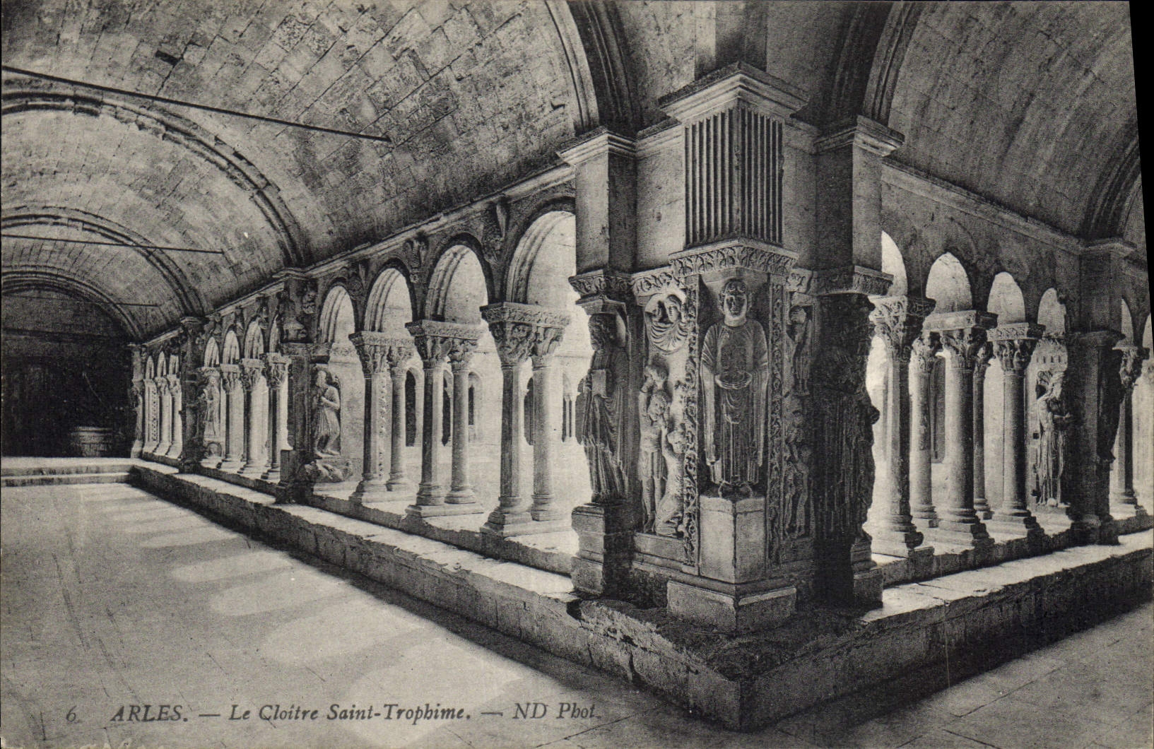 Arles — Le Cloître Saint-Trophime — ND Pbot. - Recto