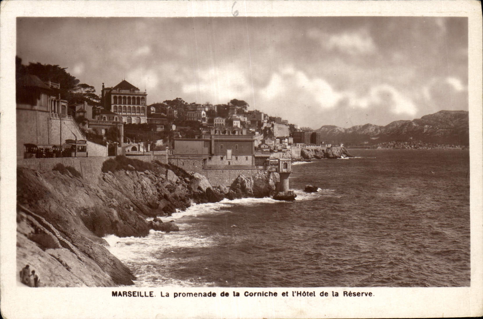 CPA Marseille la Promenade de la Corniche et l'Hotel de la Reserve 
