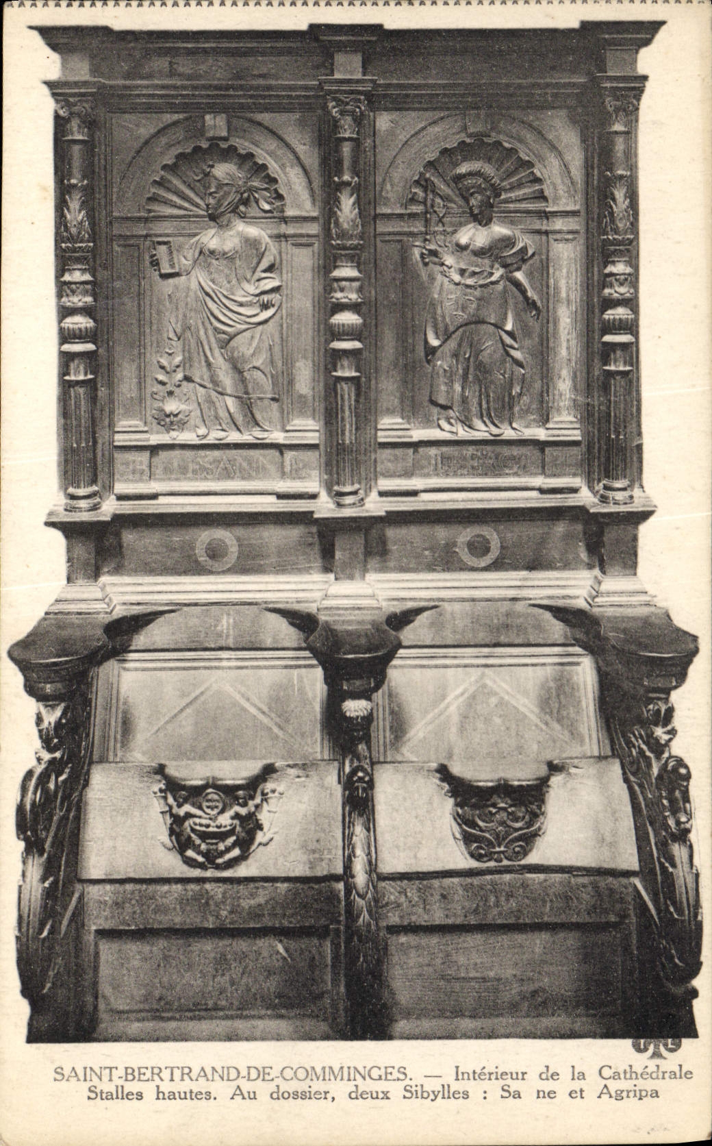 CPA Saint Bertrand de Comminges Interieur de la Cathedrale Stalles hautes au dossier deux Sibylles S