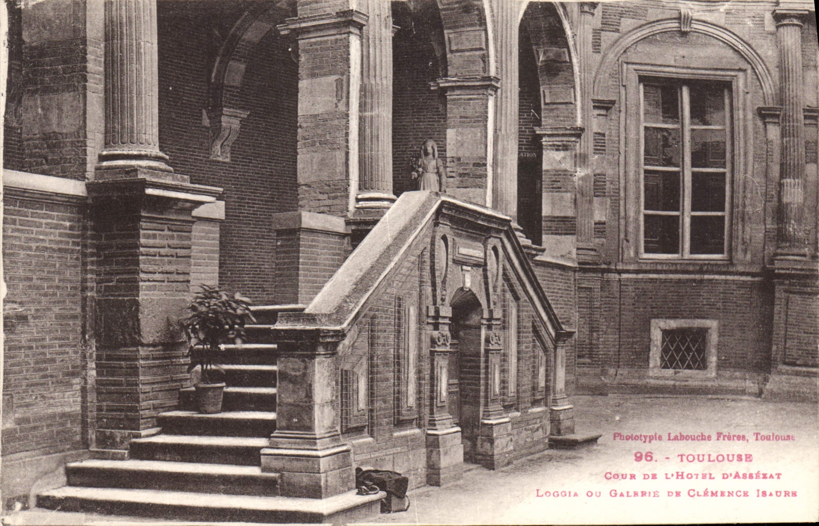 Cour de l'Hôtel d'Assézat — Loggia ou Galerie de Clémence Isaure — Phototype Labouche Frères, Toulouse, n° 96