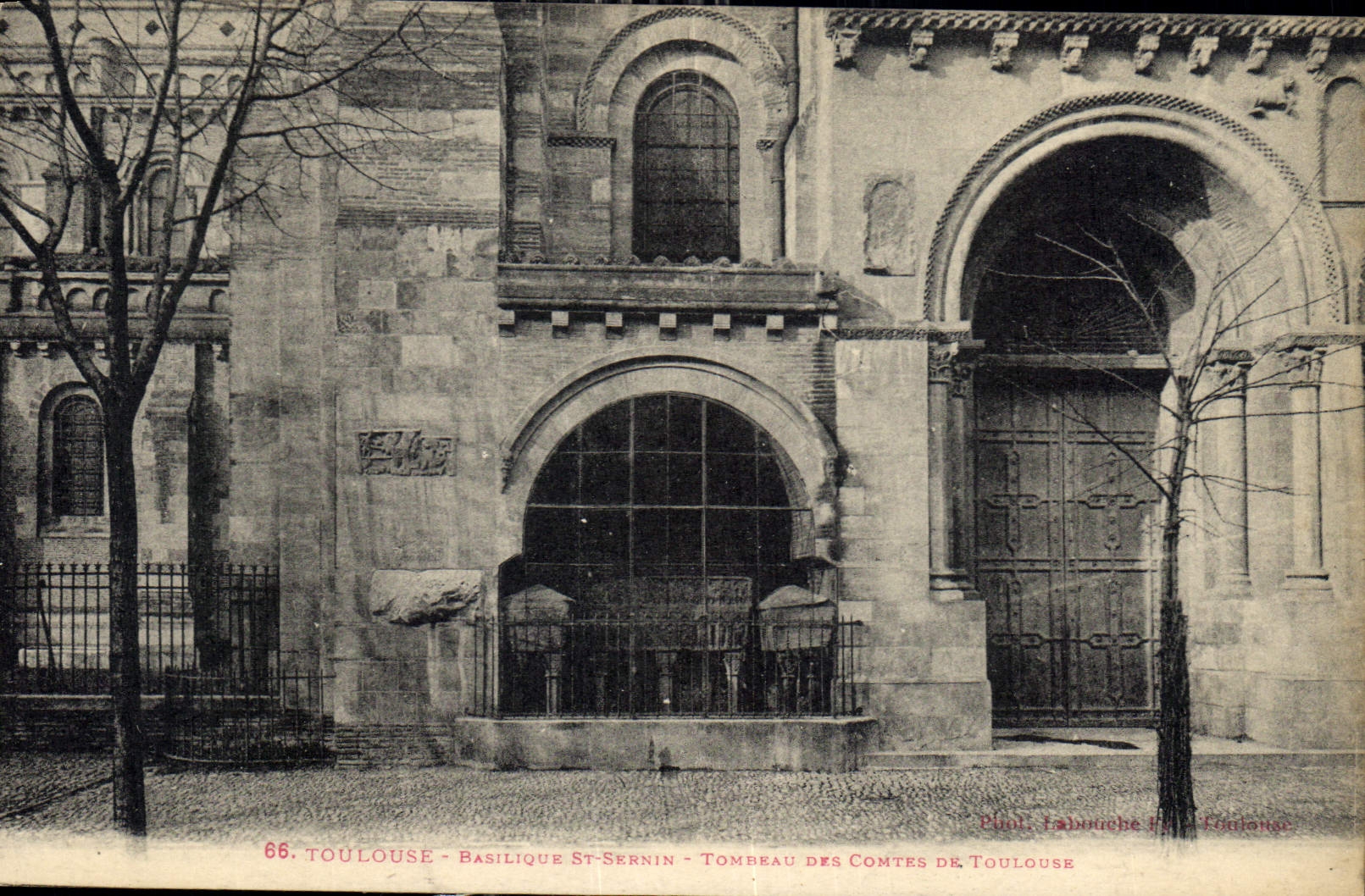 Toulouse - Basilique St-Sernin - Tombeau des Comtes de Toulouse — Phot. Labouche & Fontonge