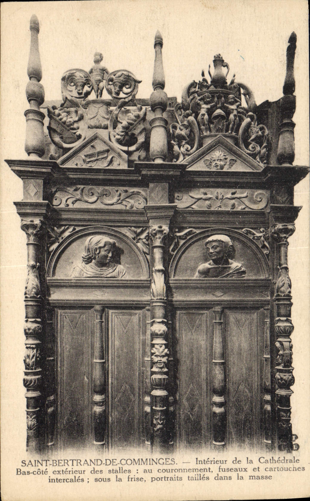 CPA Saint Bertrand de Comminges Interieur de la Cathedrale Bas cote exterieur des stalles au couronn