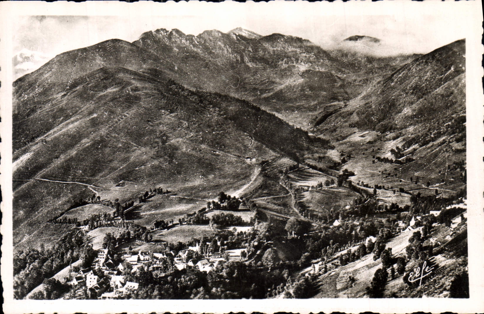 CPA Luchon La Valee d'Oo vue de la route de Peyresourde 