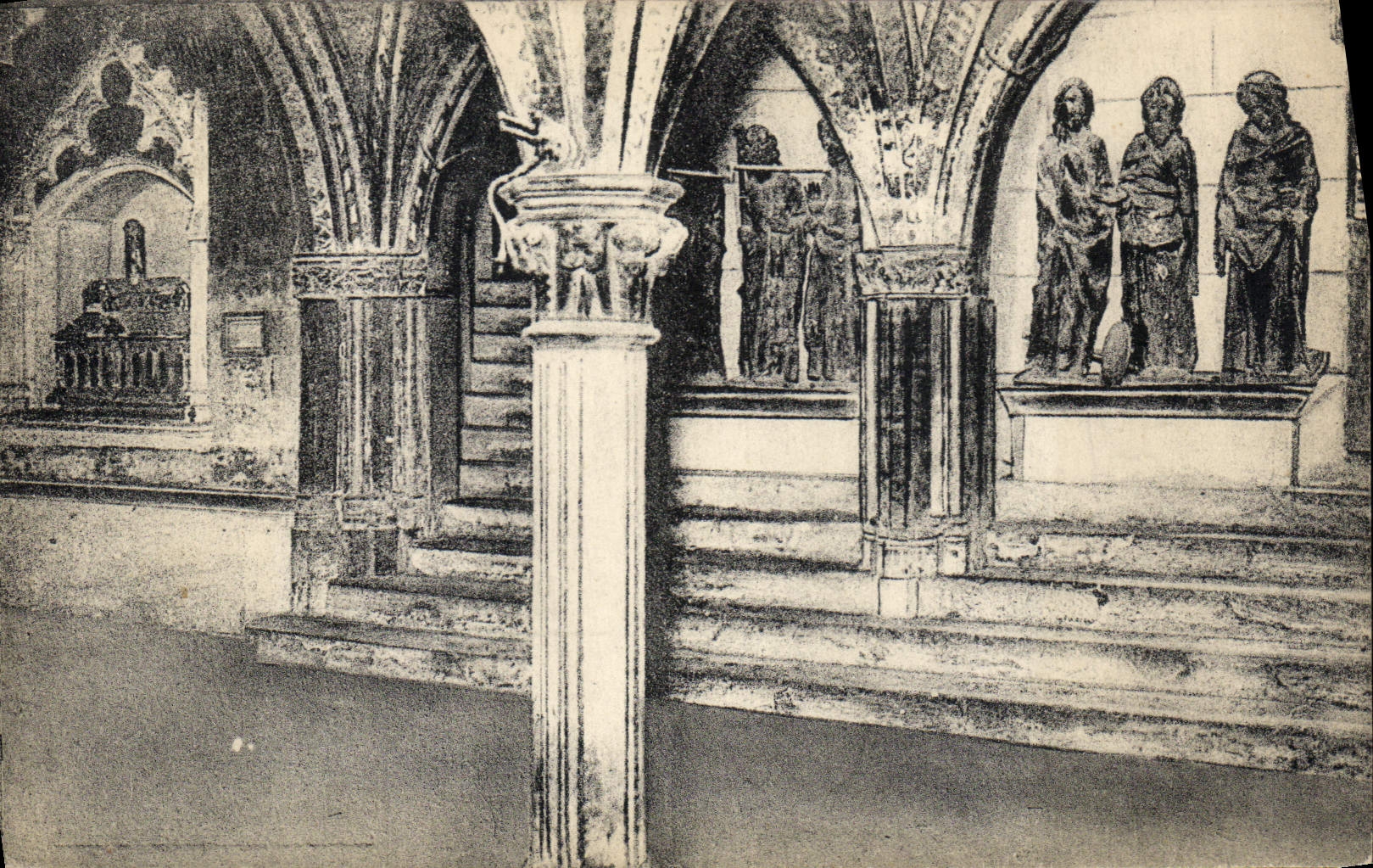 CPA Insigne Basilique Saint Sernin de Toulouse Crypte des Corps Saints 