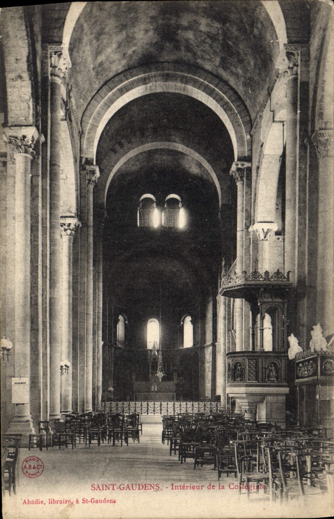 Saint-Gaudens - Interno della Collegiata - Abadie, libraio, a Saint-Gaudens