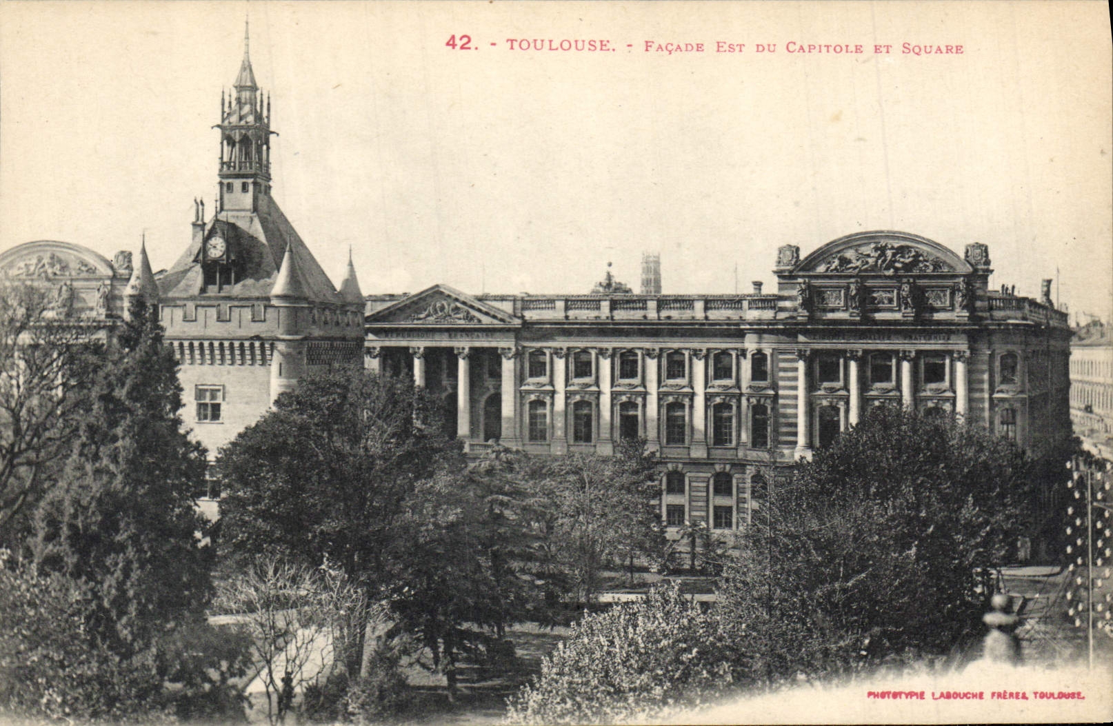 Toulouse - Façade Est du Capitole et Square — Phototypie Labouche Frères, Toulouse, n°42