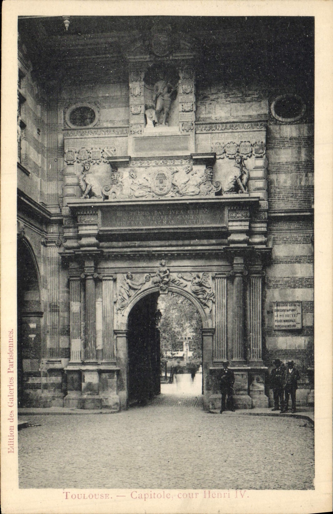 Toulouse — Capitole, cour Henri IV — Édition des Galeries Parisiennes