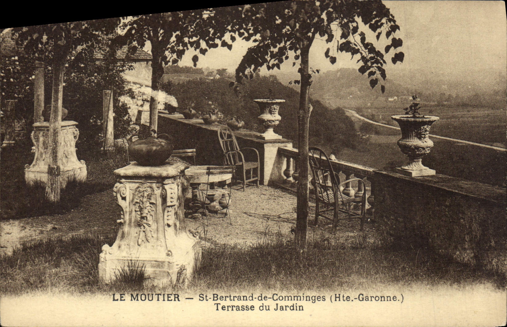 CPA Le Moutier St Bertrand de Comminges Hte Garonne Terrasse du Jardin 