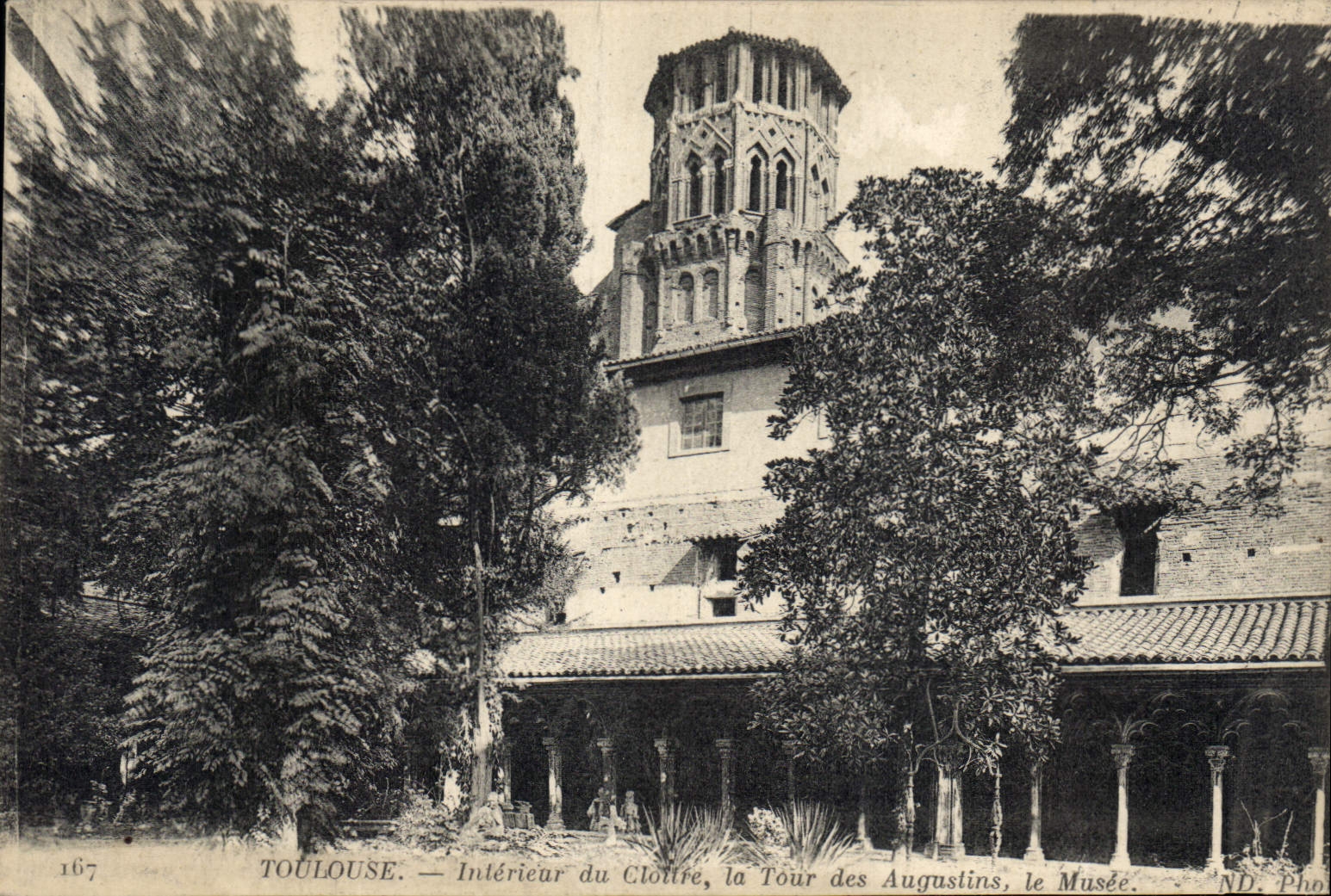 Toulouse — Intérieur du Cloître, la Tour des Augustins, le Musée — ND. Photo, n° 167