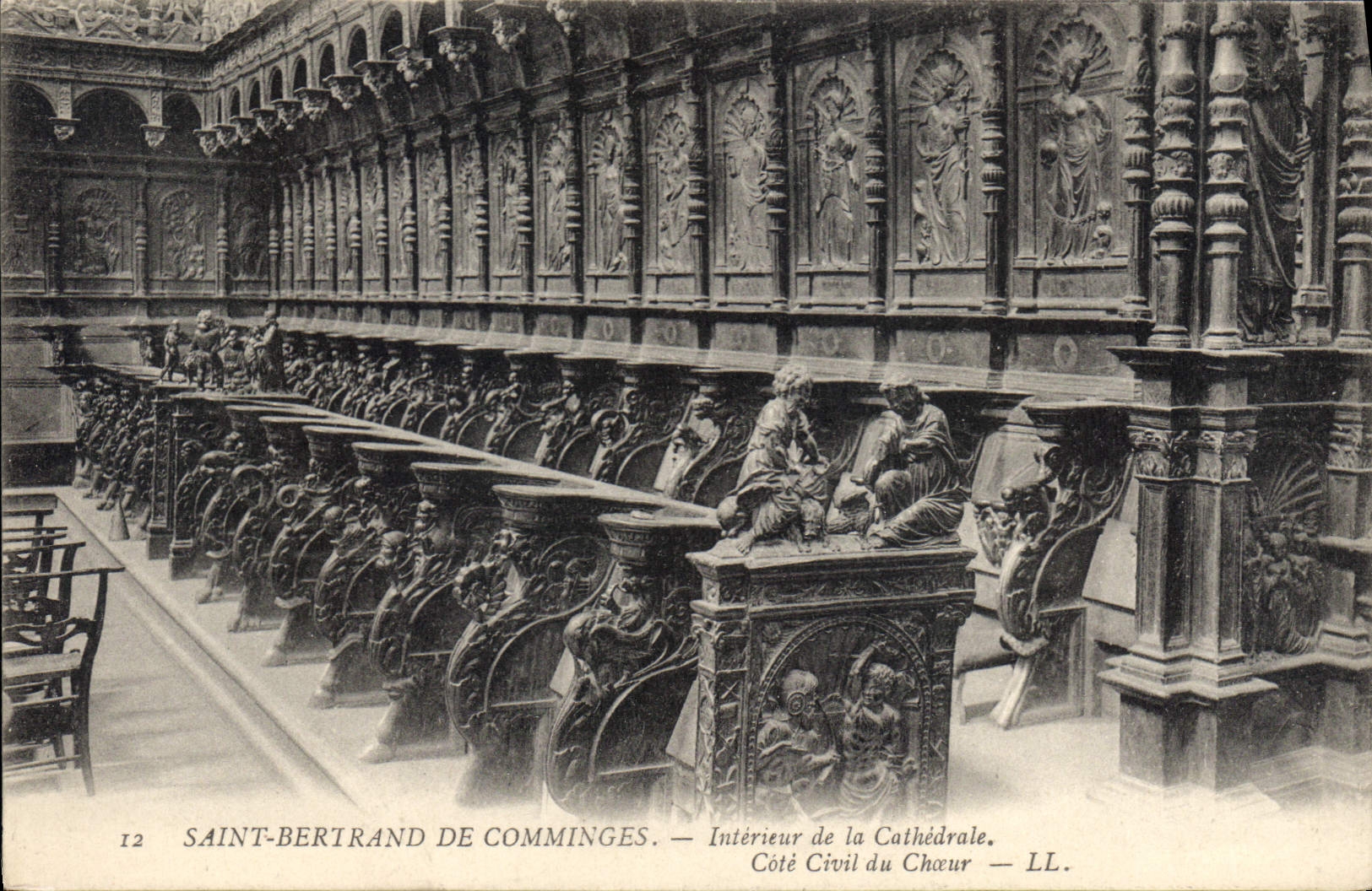CPA Saint Bertrand de Comminges Interieur de la Cathedrale Cote Civil du Choeur 