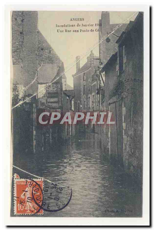 AnGERS une rue aux Ponts de Ce Innondations de janvier 1910 CPA
