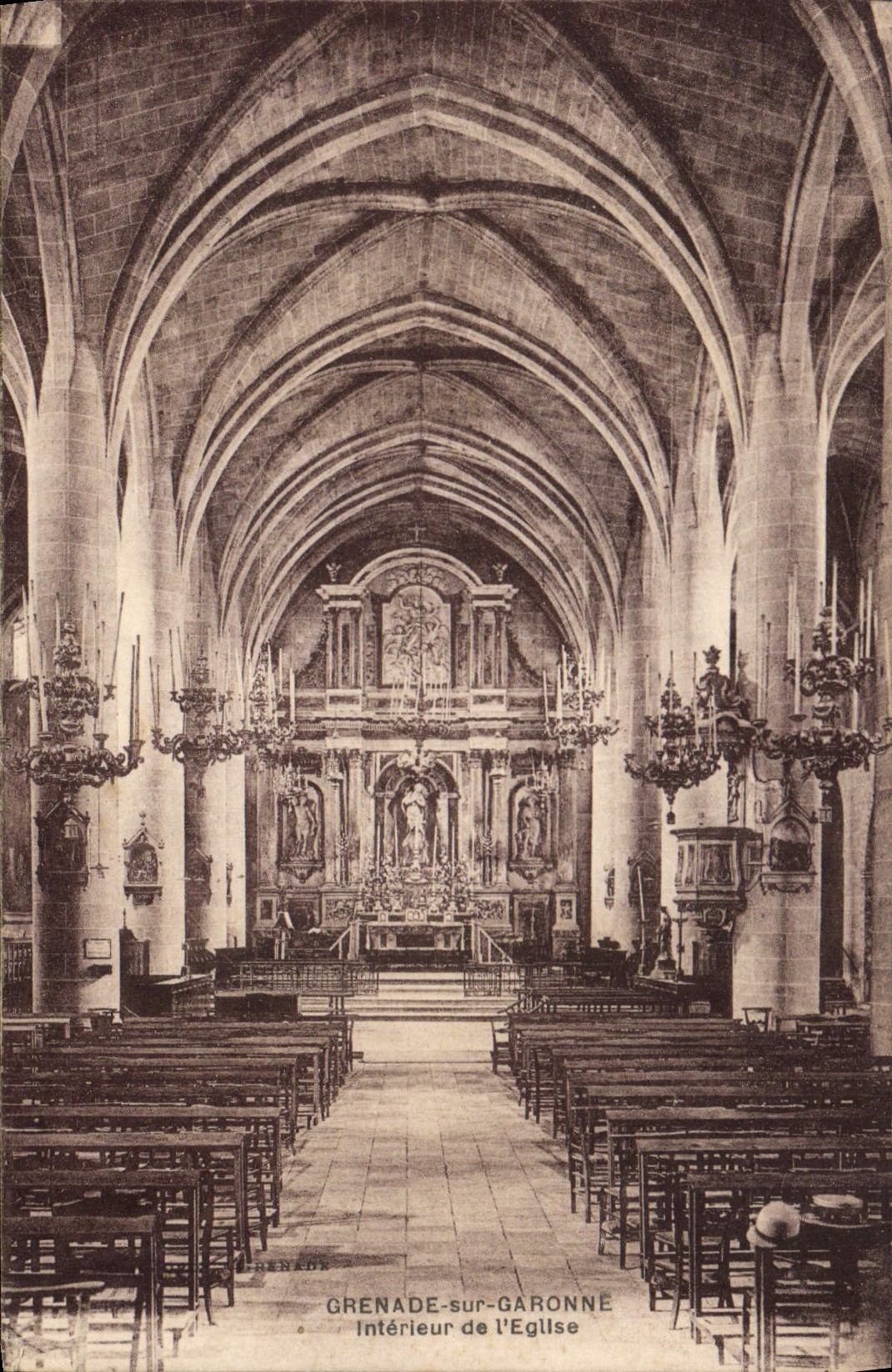 CPA Grenade sur Garonne Interieure de l'Eglise 