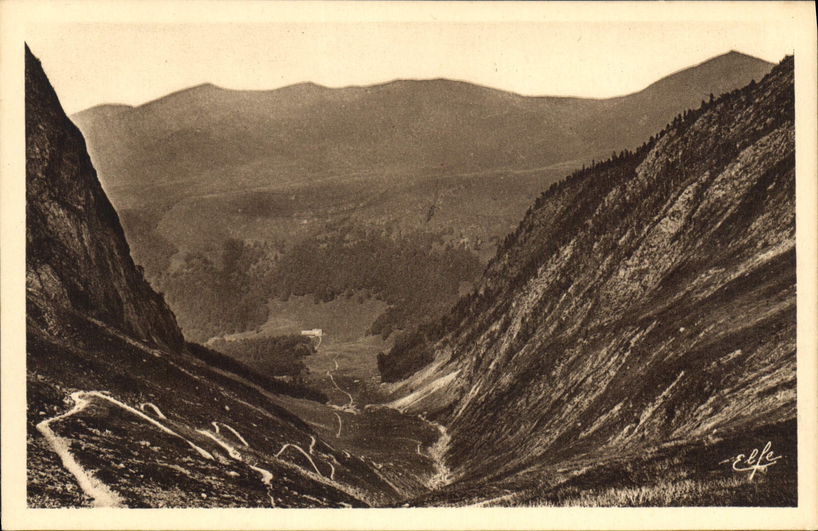 CPA Luchon Montee de Venasque Au Fond L'Hospice de France 