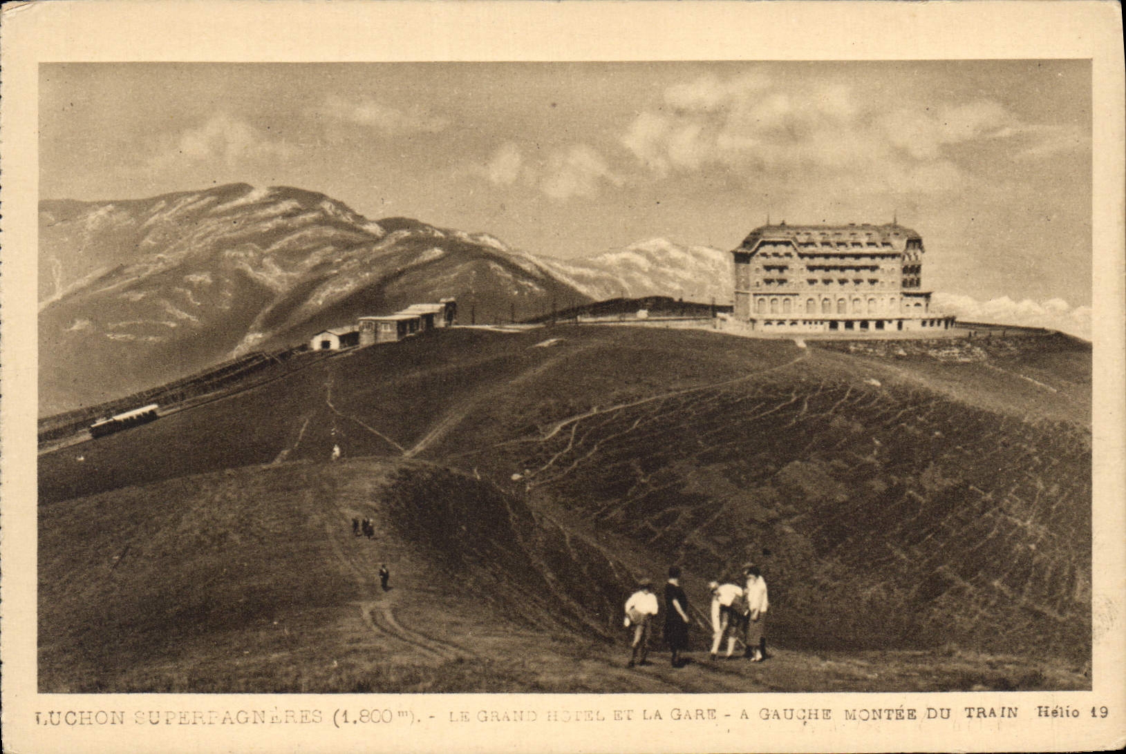 Luchon Superbagnères (1.800 m) — Le Grand Hôtel et la gare — à gauche montée du train — Héliot 49