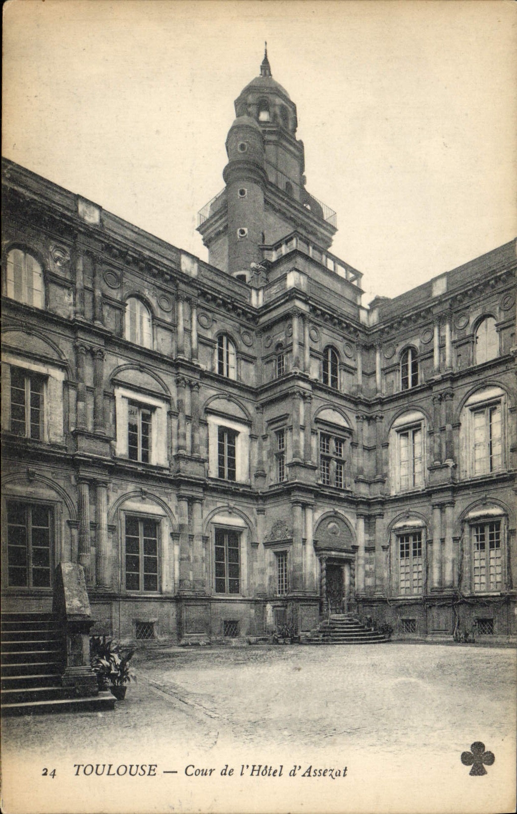 Toulouse — Cour de l'Hôtel d'Assezat — éditeur inconnu, n° 24