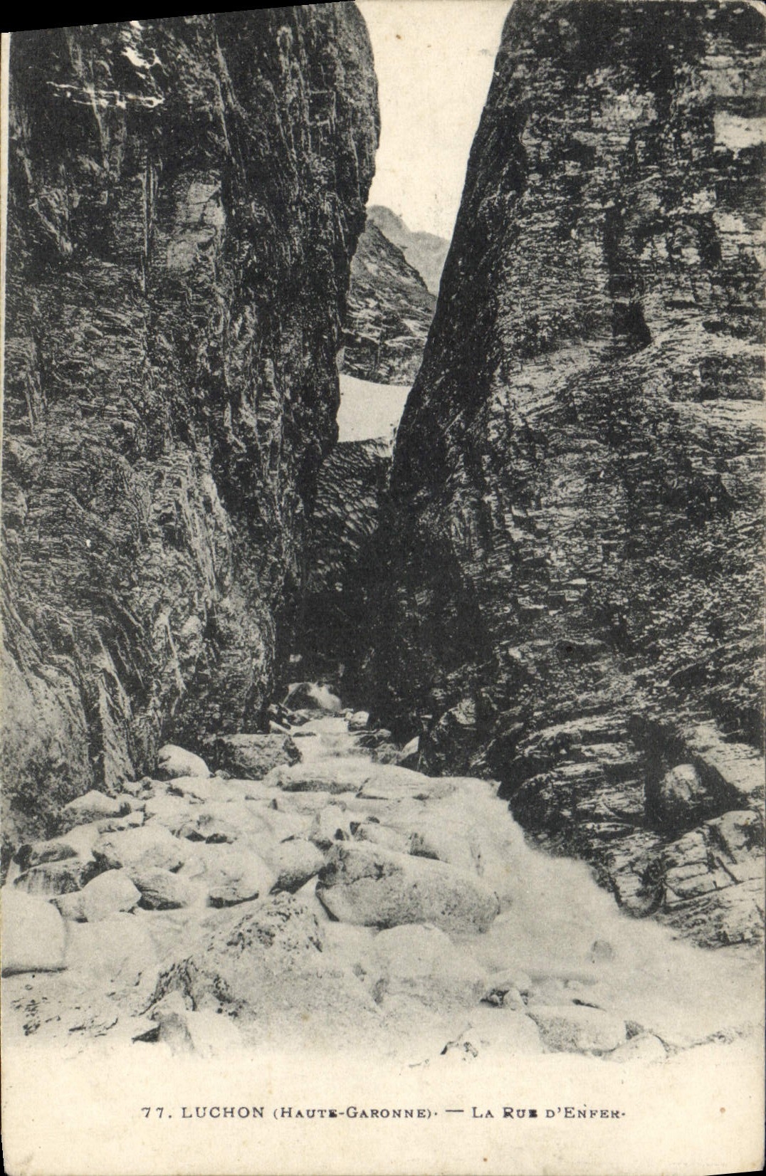 Luchon (Haute-Garonne) — La Rue d'Enfer — Photo-éditeur Luchon, n°77
