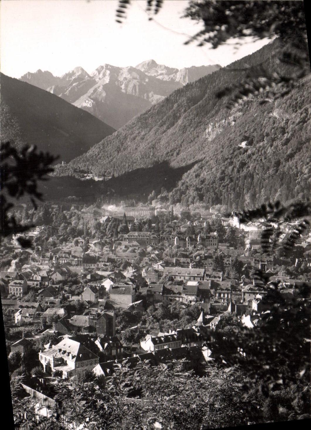 Luchon — Der Hafen von Vénasque überragt die Stadt — Éditions JOVÉ, Pau (B.P.)