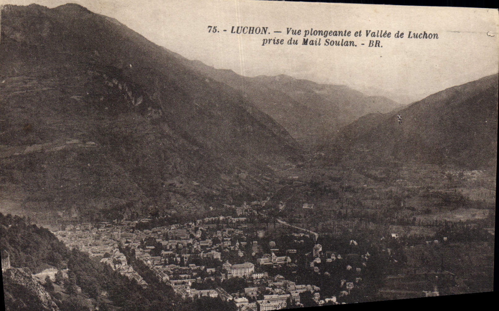 CPA Luchon Vue plogeante et Vallee de Luchon prise du Mail Soulan 