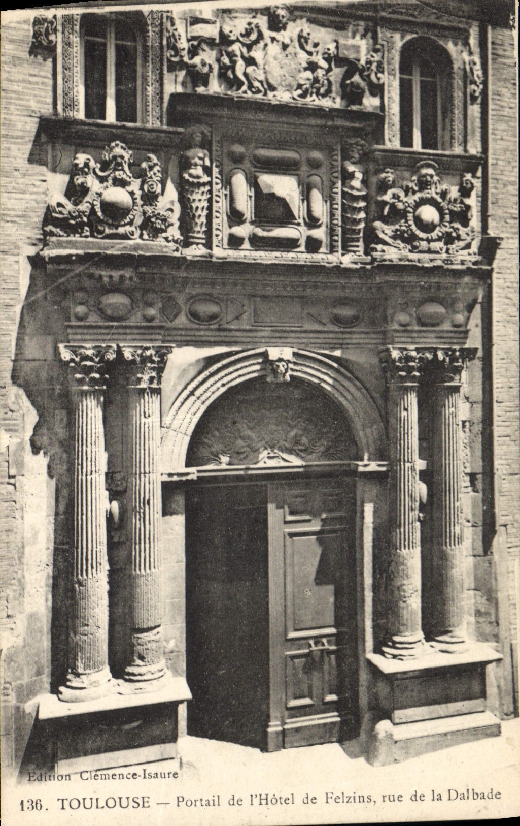 Toulouse — Portail de l'Hôtel de Felzins, rue de la Dalbade — Édition Clémence-Isaure, n° 136
