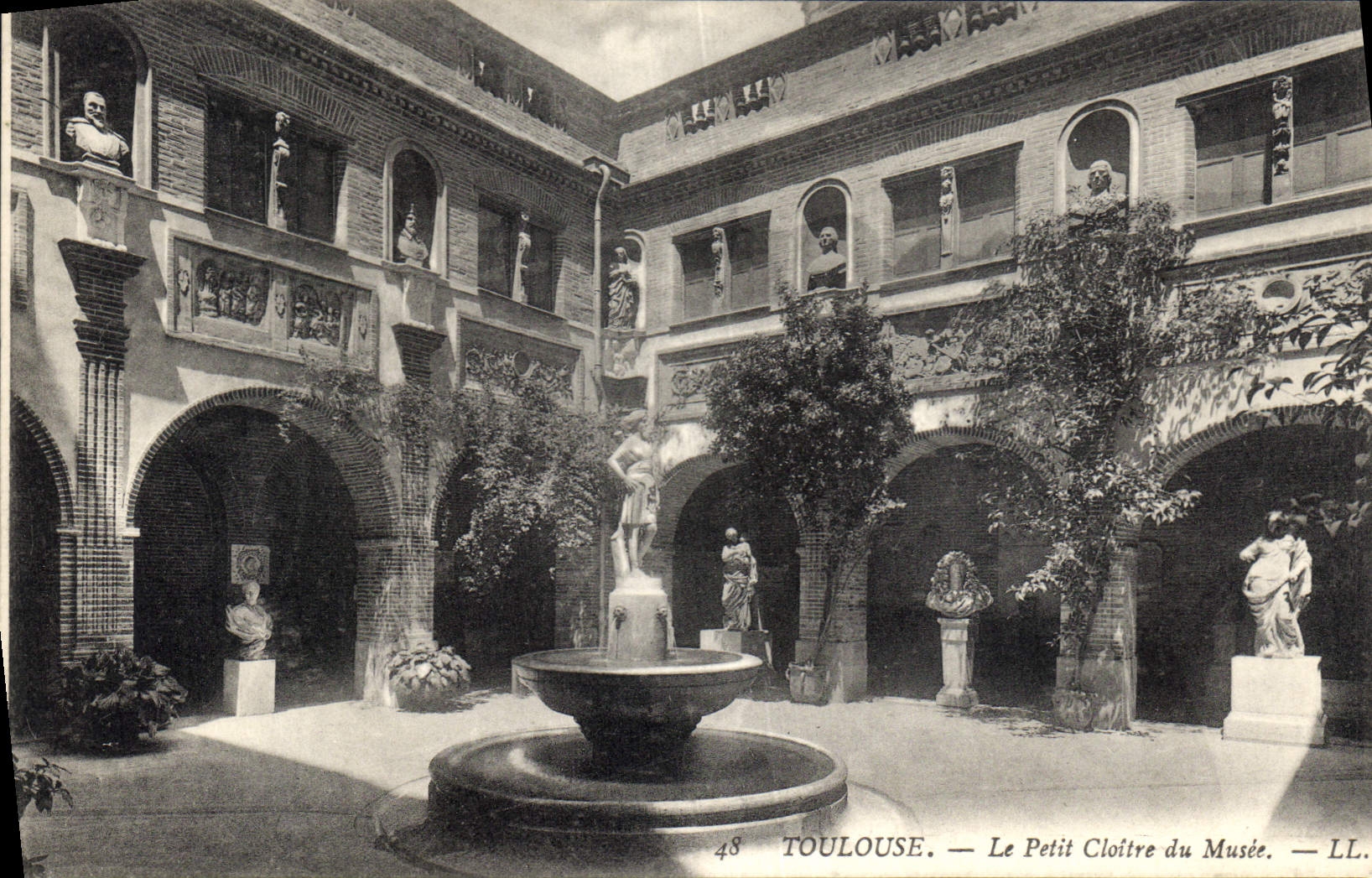 Toulouse — Le Petit Cloître du Musée — LL. — n°48