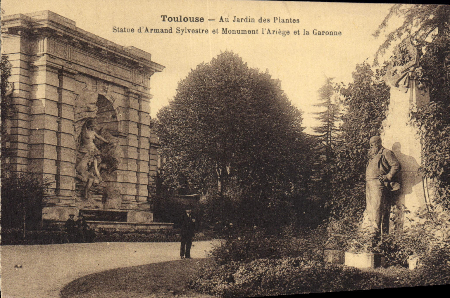 Toulouse — Au Jardin des Plantes — Statue d'Armand Sylvestre et Monument l'Ariège et la Garonne