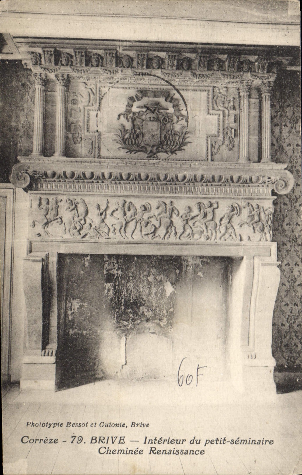 CPA Brive Interieur du petit Seminaire Cheminee Renaissance 
